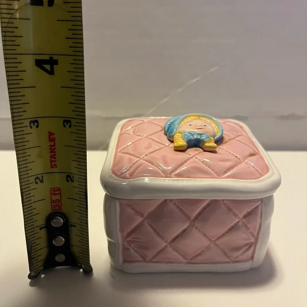 Pink Quilted Ceramic Vanity Set 
Valentine’s Day - Picture 5 of 14